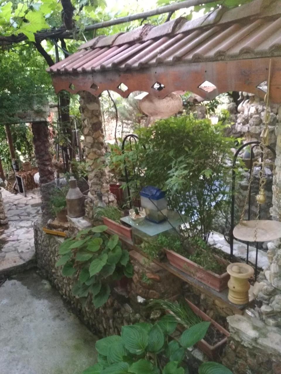 Karafil Guesthouse Gjirokaster Bagian luar foto